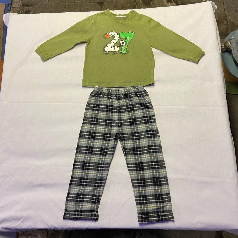 Simply Basic Boys Long Sleeve PJs Size 2T Like New